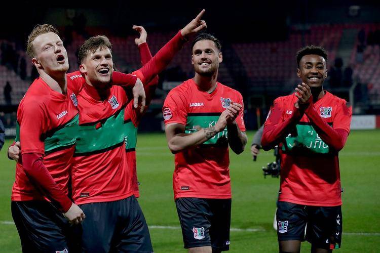 的防守端 的防守端